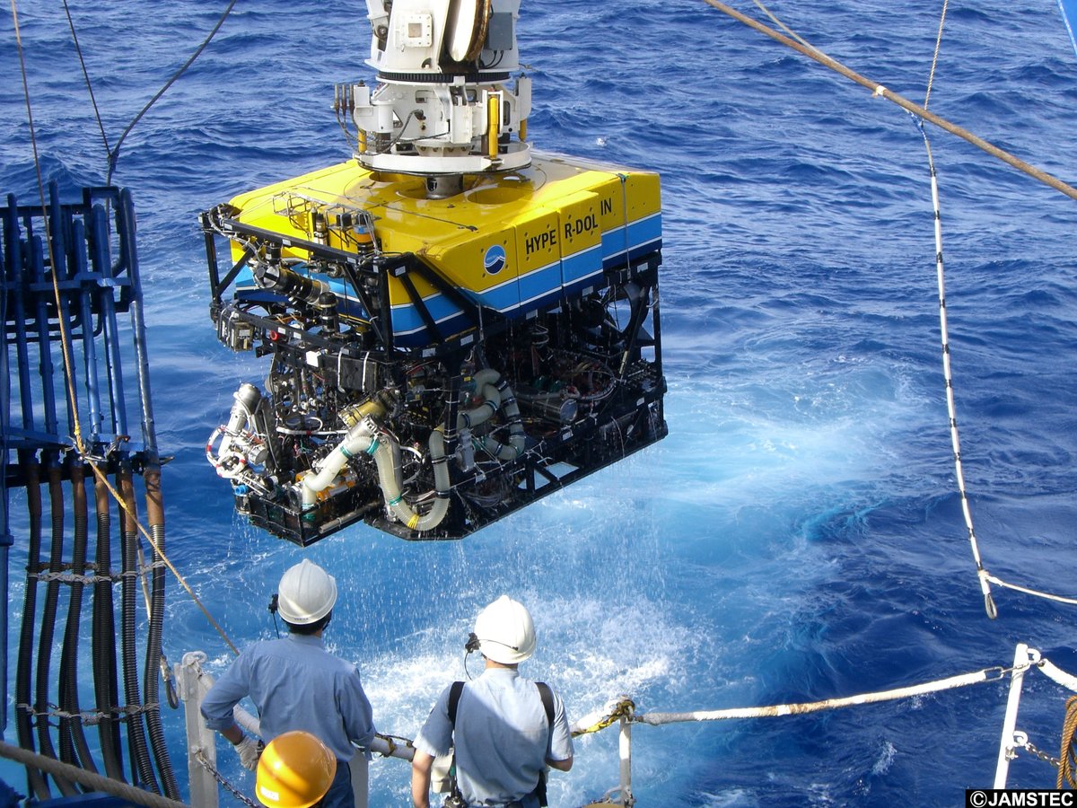 水中カメラロボットのオペレーターの仕事